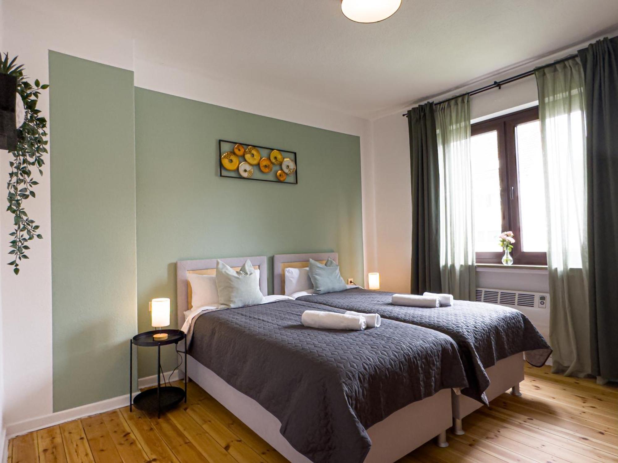 Immostay #8 - Haus Fuer 13 Personen Mit 7 Zimmer - Grosser Garten & Grill, Free Parking, Wlan BRE Dış mekan fotoğraf