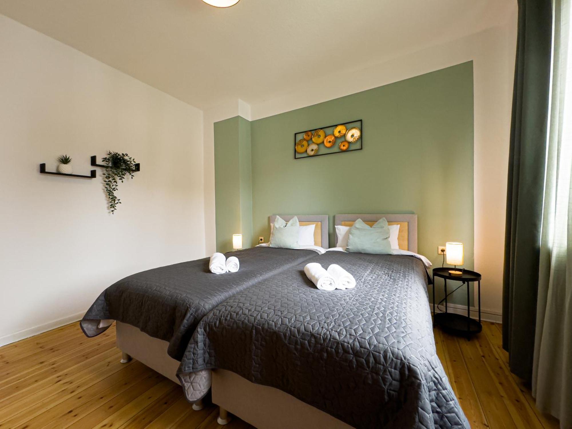 Immostay #8 - Haus Fuer 13 Personen Mit 7 Zimmer - Grosser Garten & Grill, Free Parking, Wlan BRE Dış mekan fotoğraf