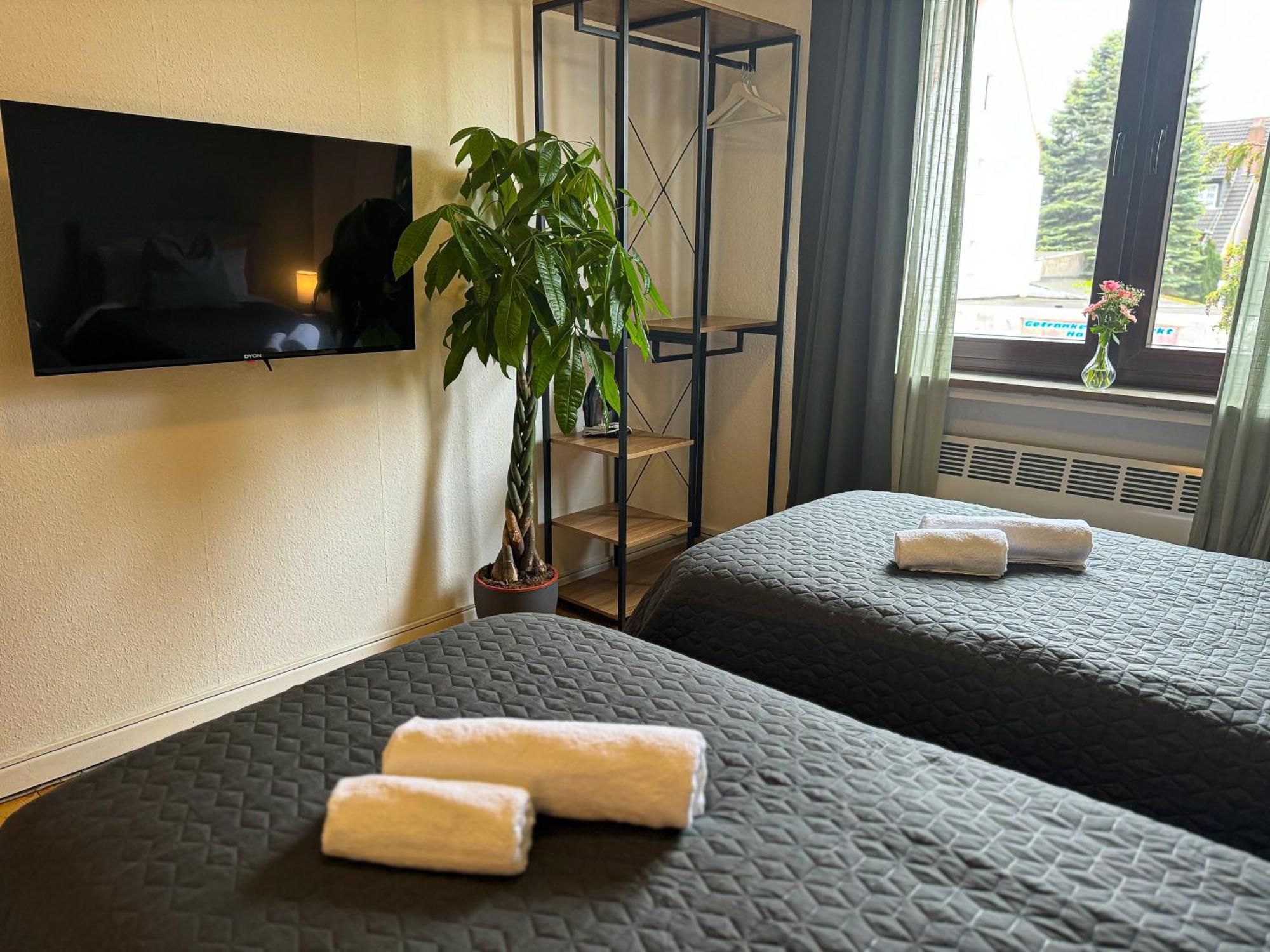 Immostay #8 - Haus Fuer 13 Personen Mit 7 Zimmer - Grosser Garten & Grill, Free Parking, Wlan BRE Dış mekan fotoğraf
