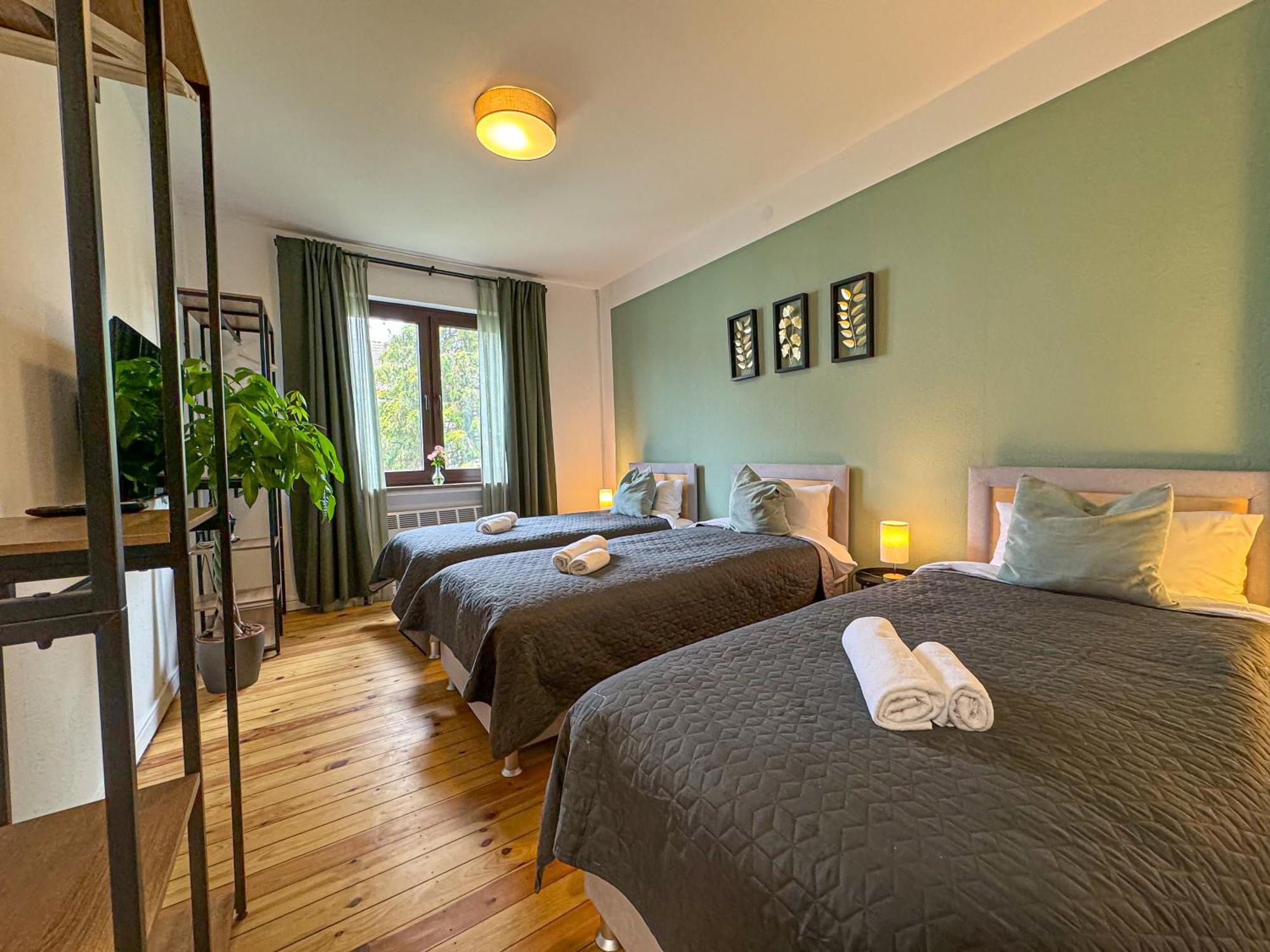 Immostay #8 - Haus Fuer 13 Personen Mit 7 Zimmer - Grosser Garten & Grill, Free Parking, Wlan BRE Dış mekan fotoğraf