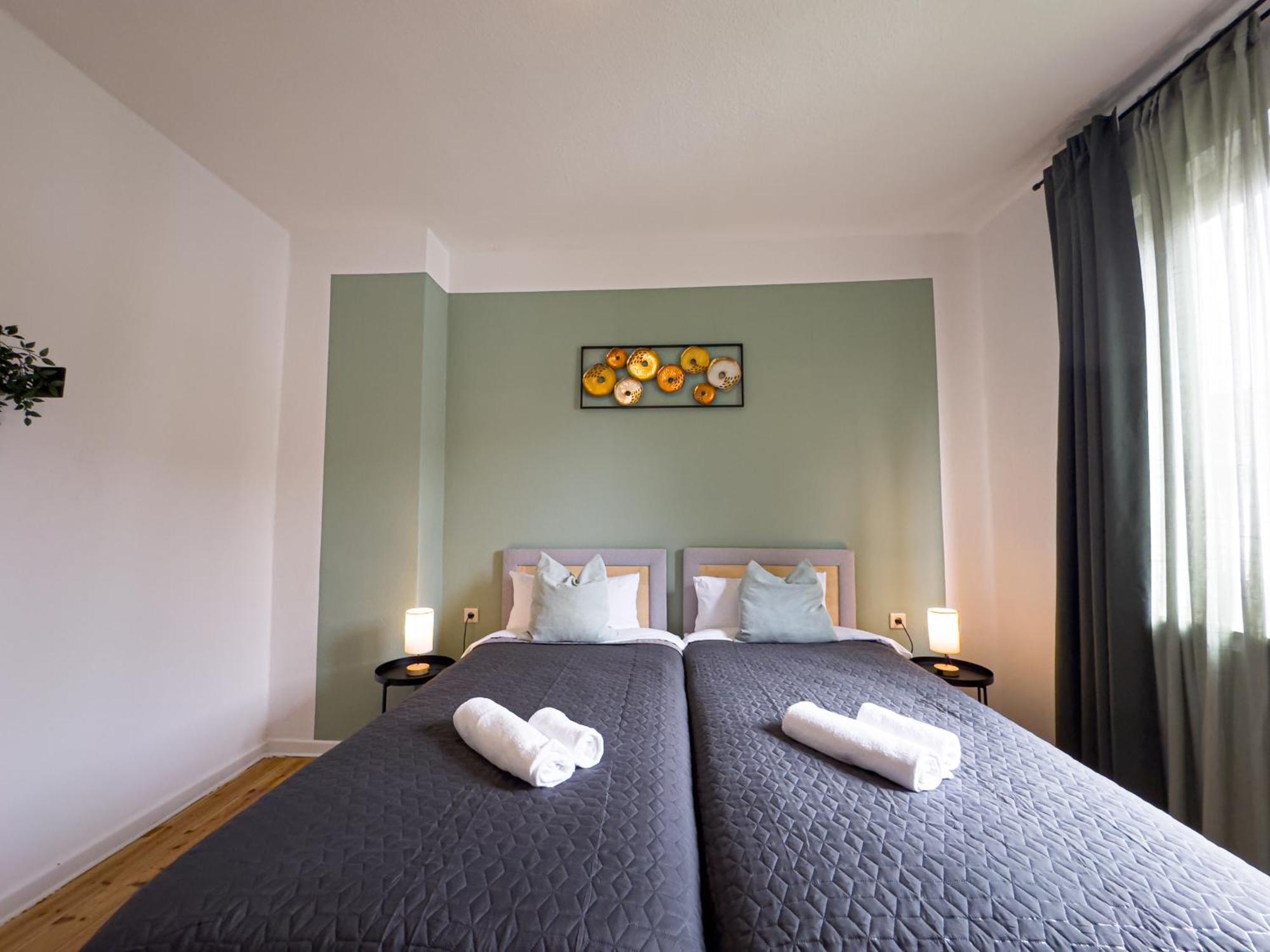 Immostay #8 - Haus Fuer 13 Personen Mit 7 Zimmer - Grosser Garten & Grill, Free Parking, Wlan BRE Dış mekan fotoğraf