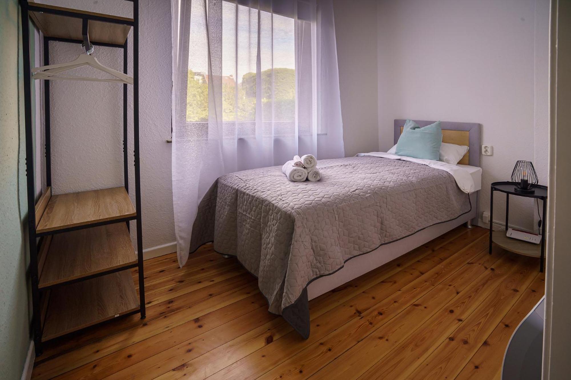 Immostay #8 - Haus Fuer 13 Personen Mit 7 Zimmer - Grosser Garten & Grill, Free Parking, Wlan BRE Dış mekan fotoğraf