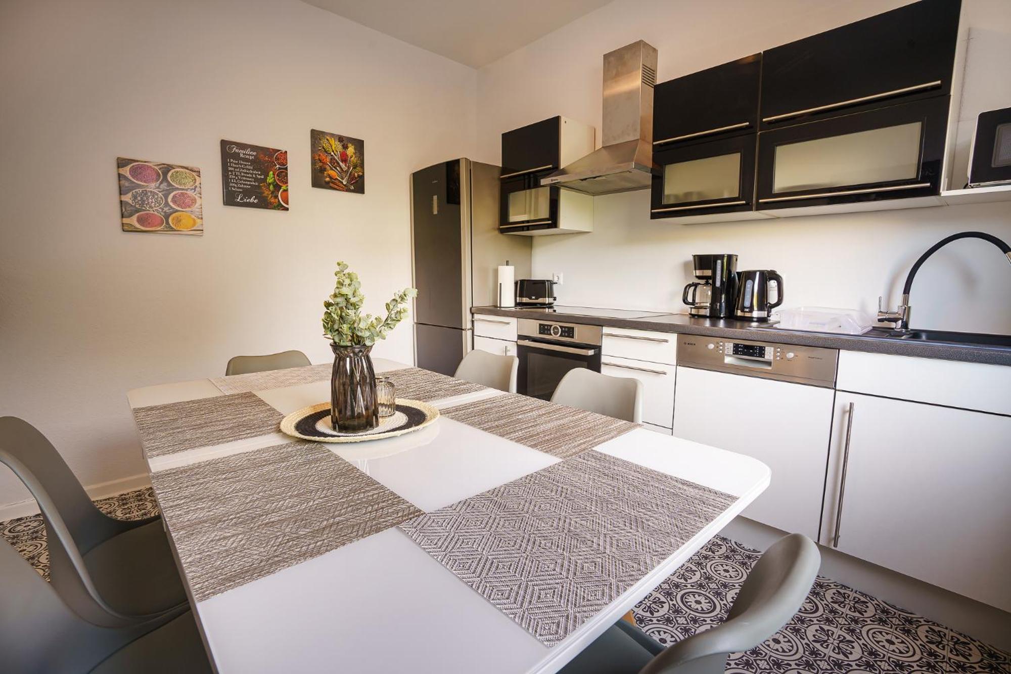 Immostay #8 - Haus Fuer 13 Personen Mit 7 Zimmer - Grosser Garten & Grill, Free Parking, Wlan BRE Dış mekan fotoğraf